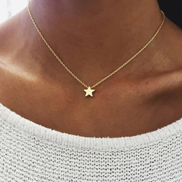 Collar Corto con Dije de Estrellas