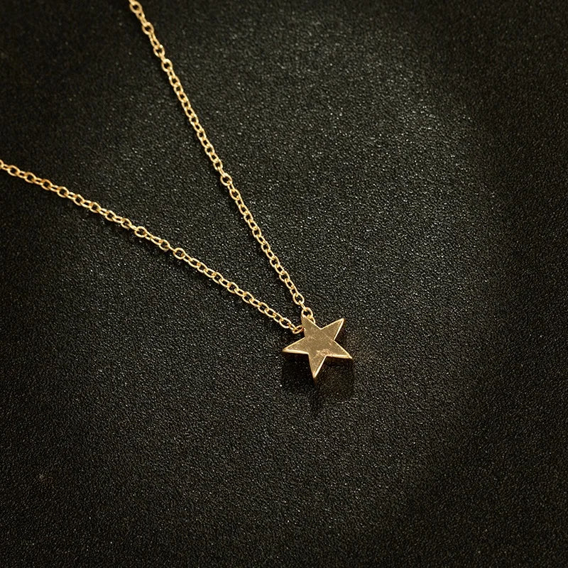Collar Corto con Dije de Estrellas