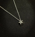 Collar Corto con Dije de Estrellas