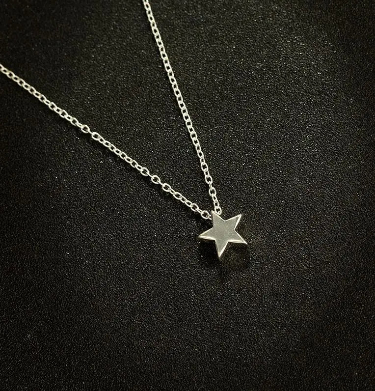 Collar Corto con Dije de Estrellas
