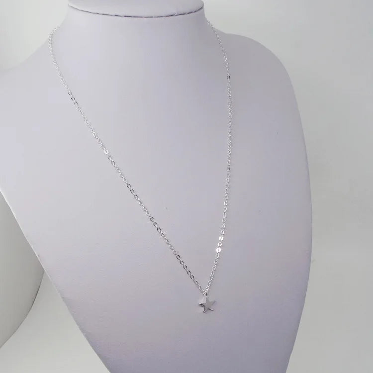 Collar Corto con Dije de Estrellas