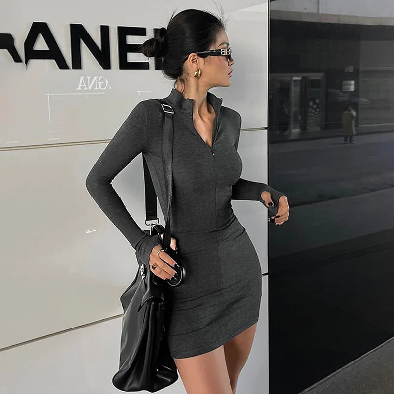Vestido Corto Tejido Cuello Alto Manga Larga Bodycon
