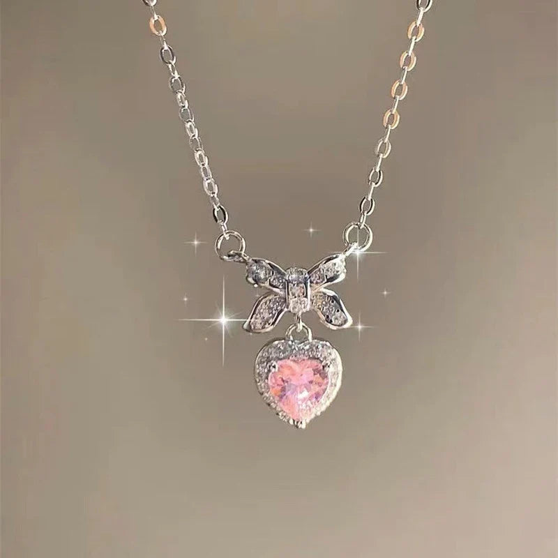 Collar con Dije Planeta y Corazón Rosa con Zirconia