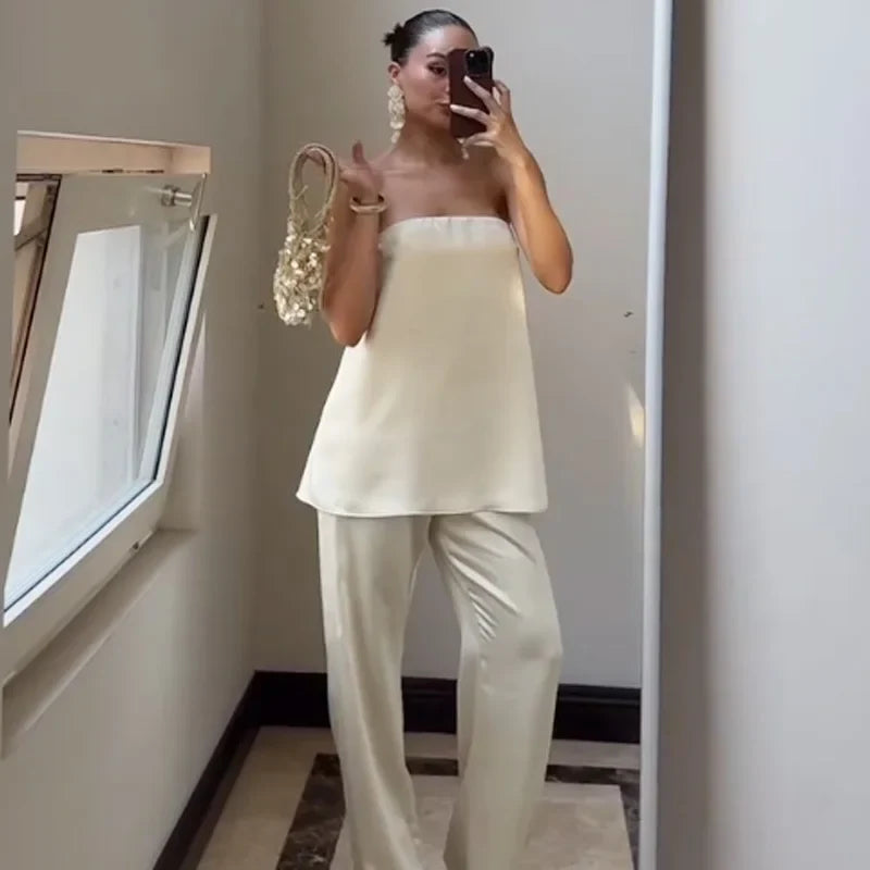 Conjunto Top Strapless Satinado y Pantalón