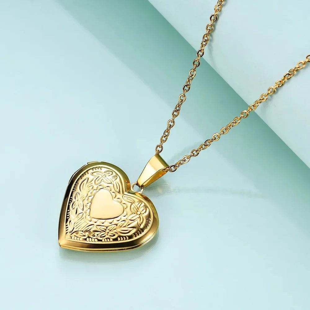 Collar de Acero Inoxidable con Dije Corazón Abierto
