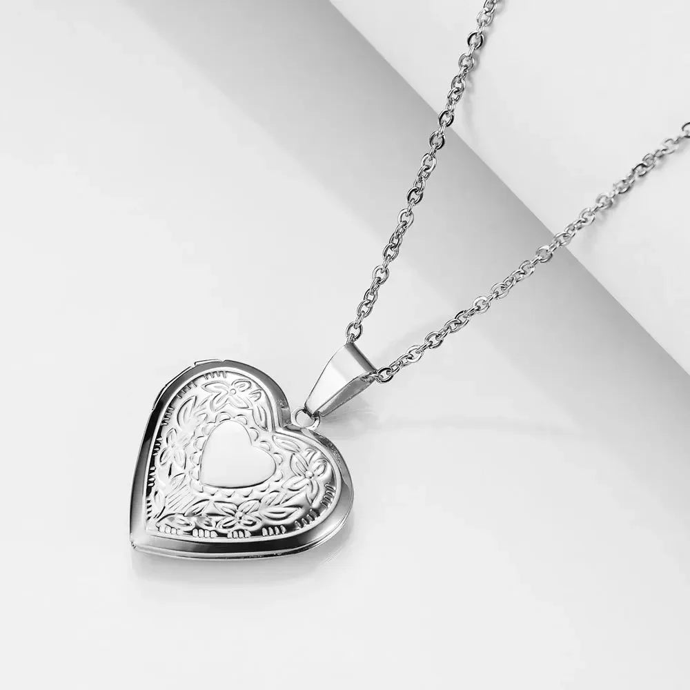 Collar de Acero Inoxidable con Dije Corazón Abierto