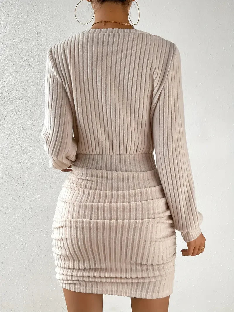 Mini Vestido Tejido Cruzado Escote V Manga Larga