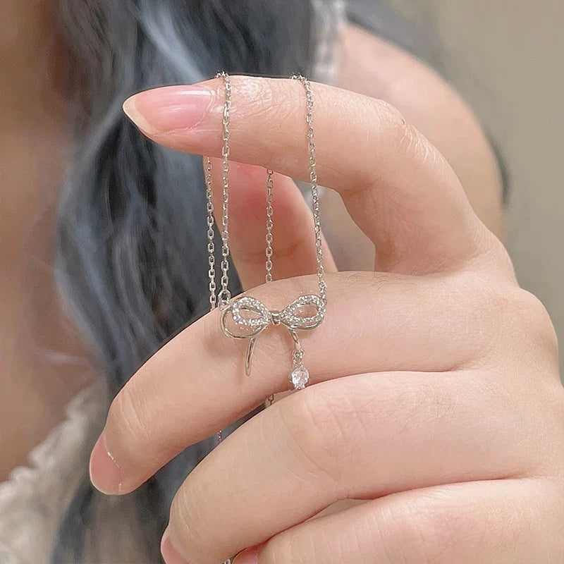 Collar con Dije Planeta y Corazón Rosa con Zirconia