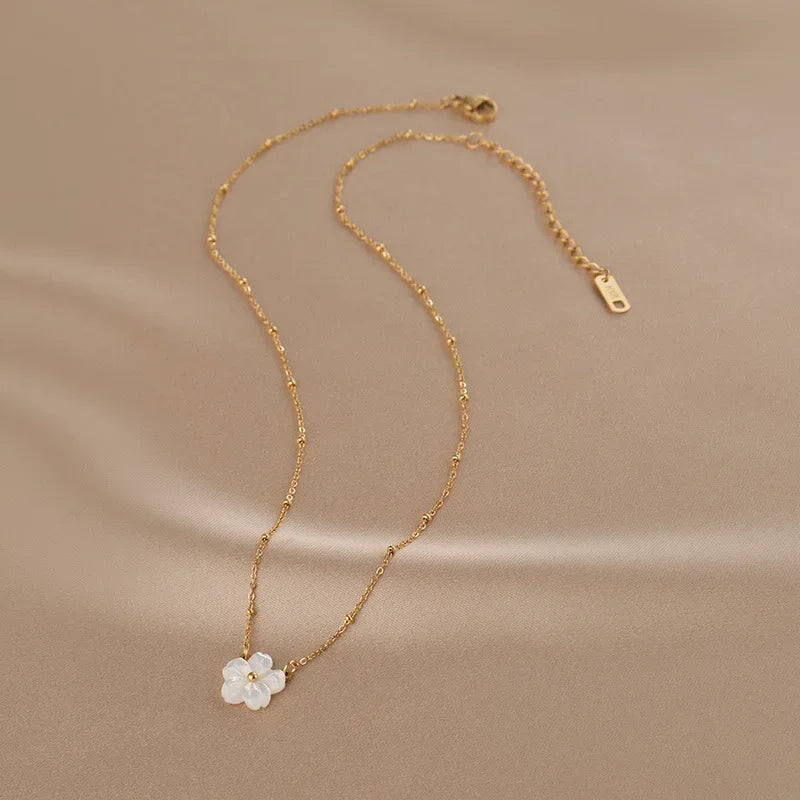 Collar de Acero Inoxidable con Dije Flor de Concha