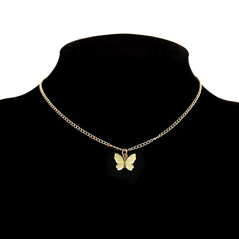 Collar Doble Capa con Dije de Mariposa