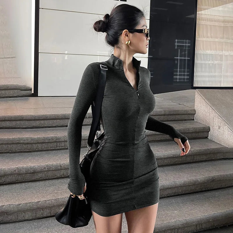 Vestido Corto Tejido Cuello Alto Manga Larga Bodycon