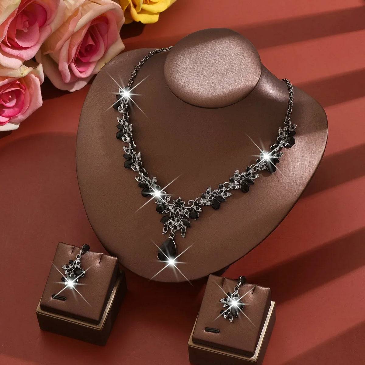 Set de Collar y Aros con Gota de Agua (3 Piezas)