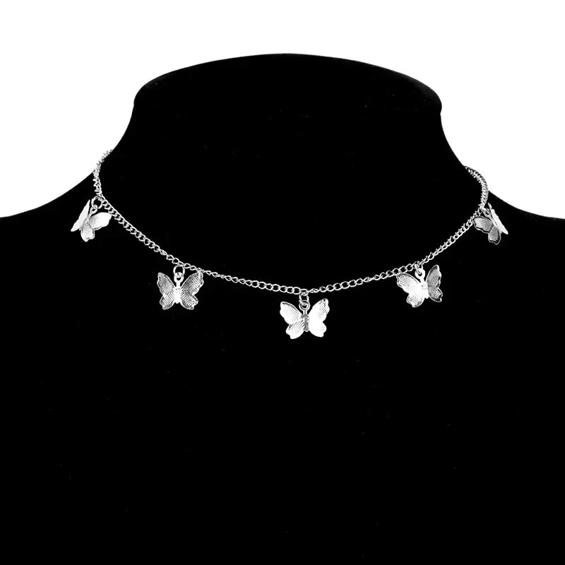 Collar Doble Capa con Dije de Mariposa