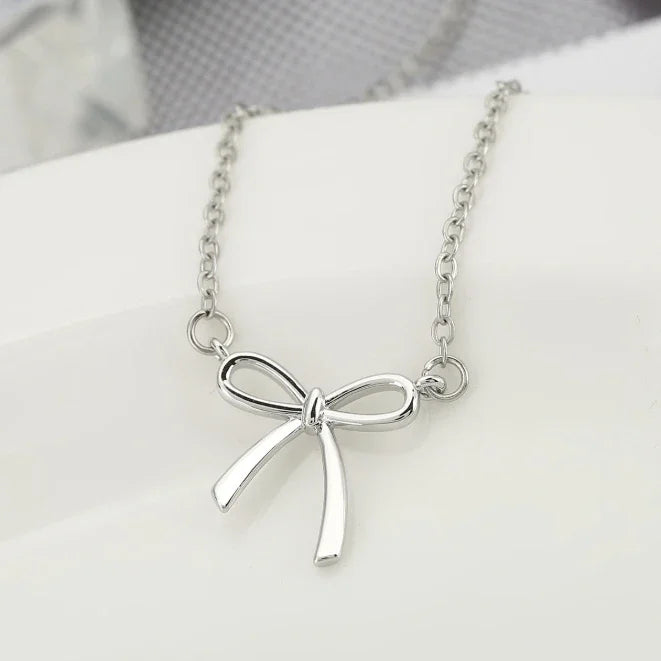 Collar con Dije de Moño Bow