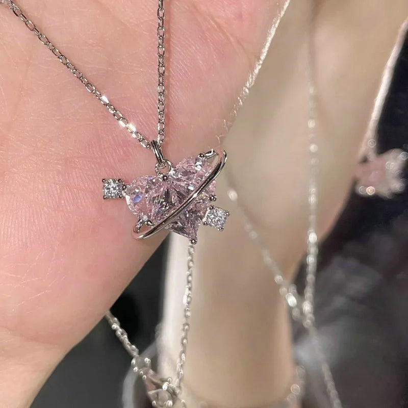 Collar con Dije Planeta y Corazón Rosa con Zirconia