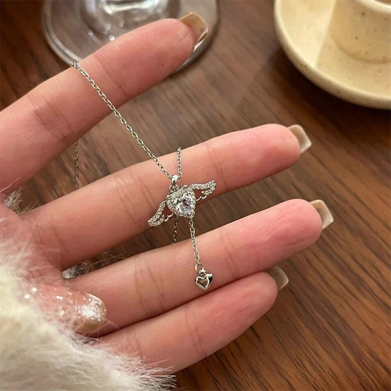Collar con Dije Planeta y Corazón Rosa con Zirconia