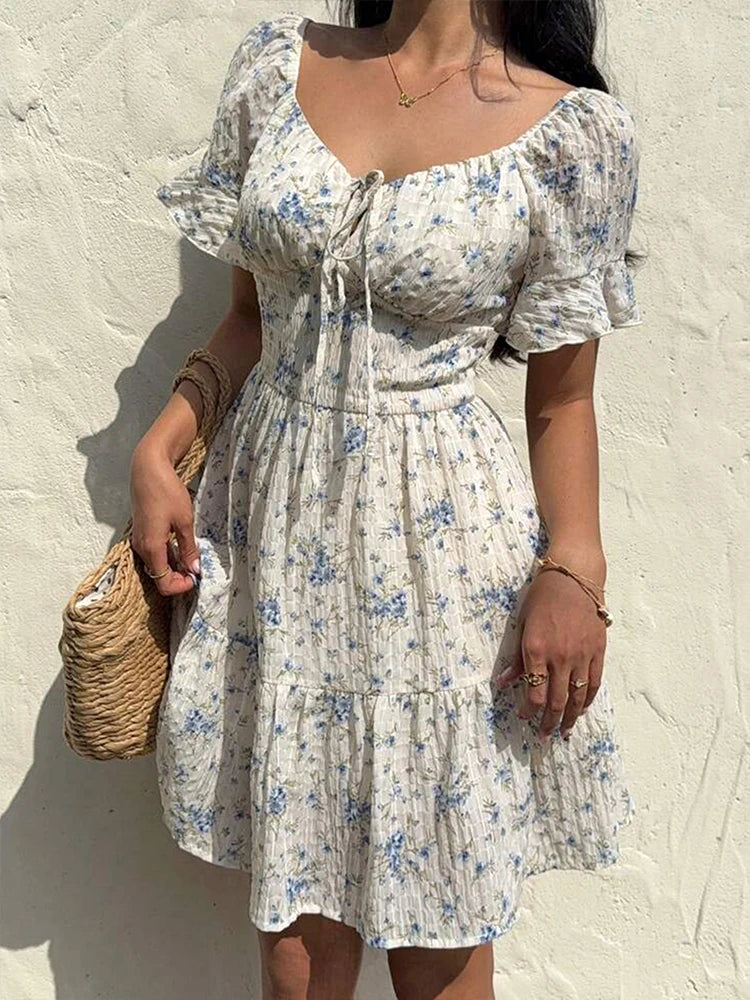 Vestido Corto Estampado con Cordones y Espalda Abierta