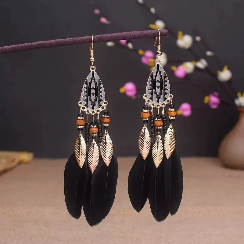Aros Largos Boho con Pluma y Borlas