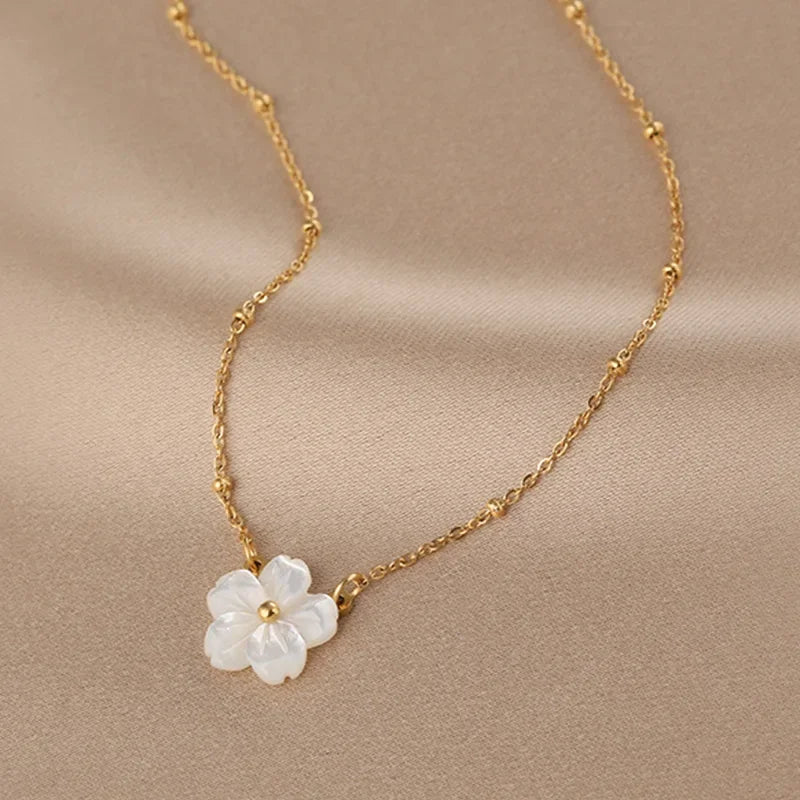 Collar de Acero Inoxidable con Dije Flor de Concha