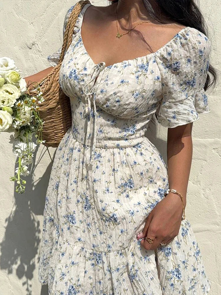 Vestido Corto Estampado con Cordones y Espalda Abierta