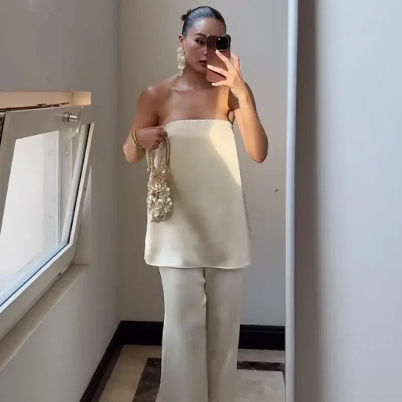 Conjunto Top Strapless Satinado y Pantalón