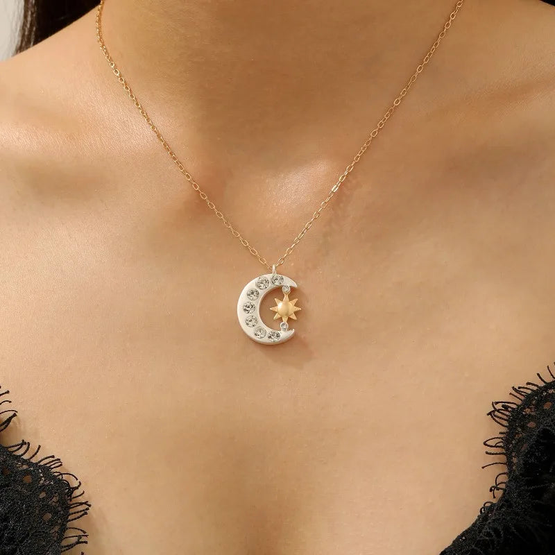 Collar Vintage con Dije Sol y Luna
