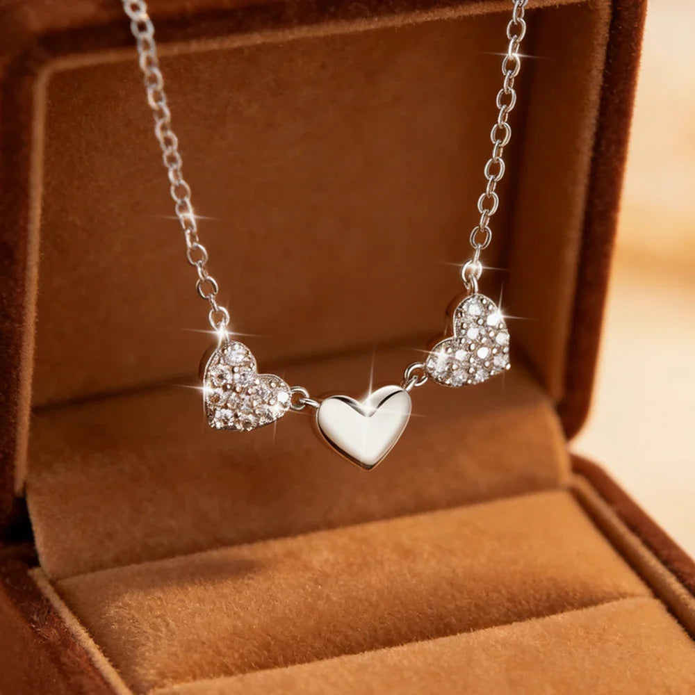 Collar 14K Gold Filled con Tres Corazones de Moissanita