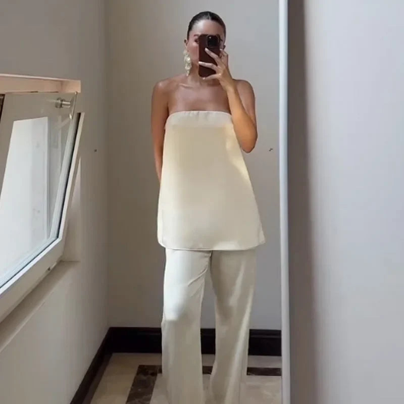 Conjunto Top Strapless Satinado y Pantalón