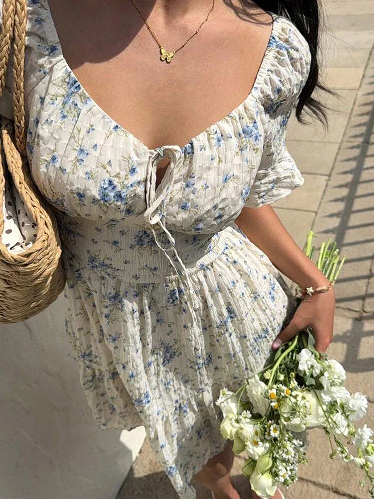 Vestido Corto Estampado con Cordones y Espalda Abierta