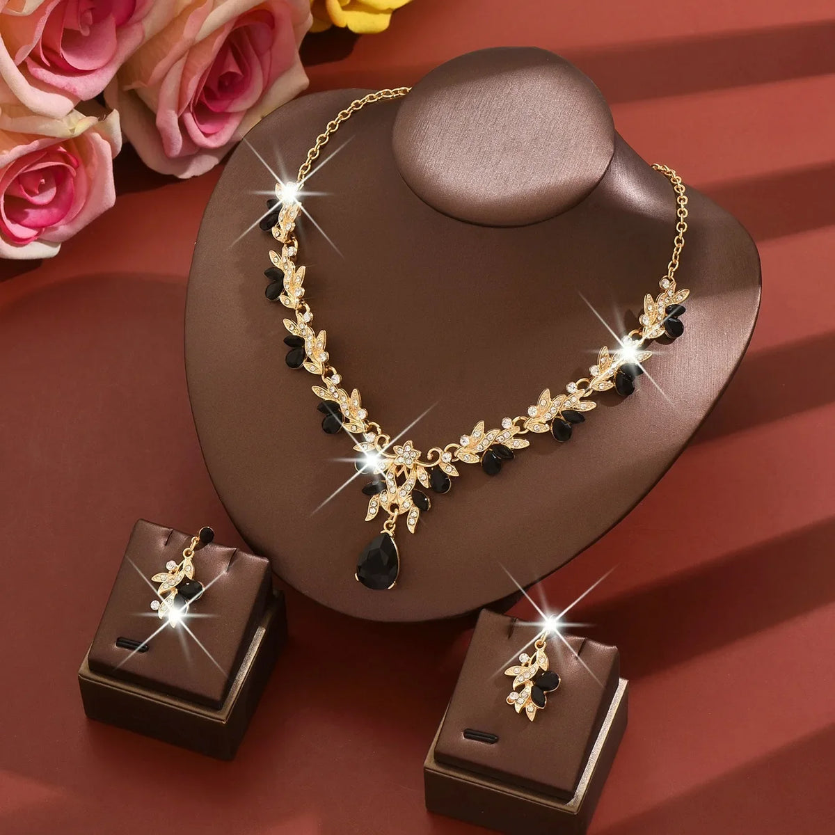 Set de Collar y Aros con Gota de Agua (3 Piezas)