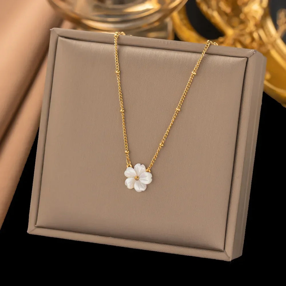 Collar de Acero Inoxidable con Dije Flor de Concha
