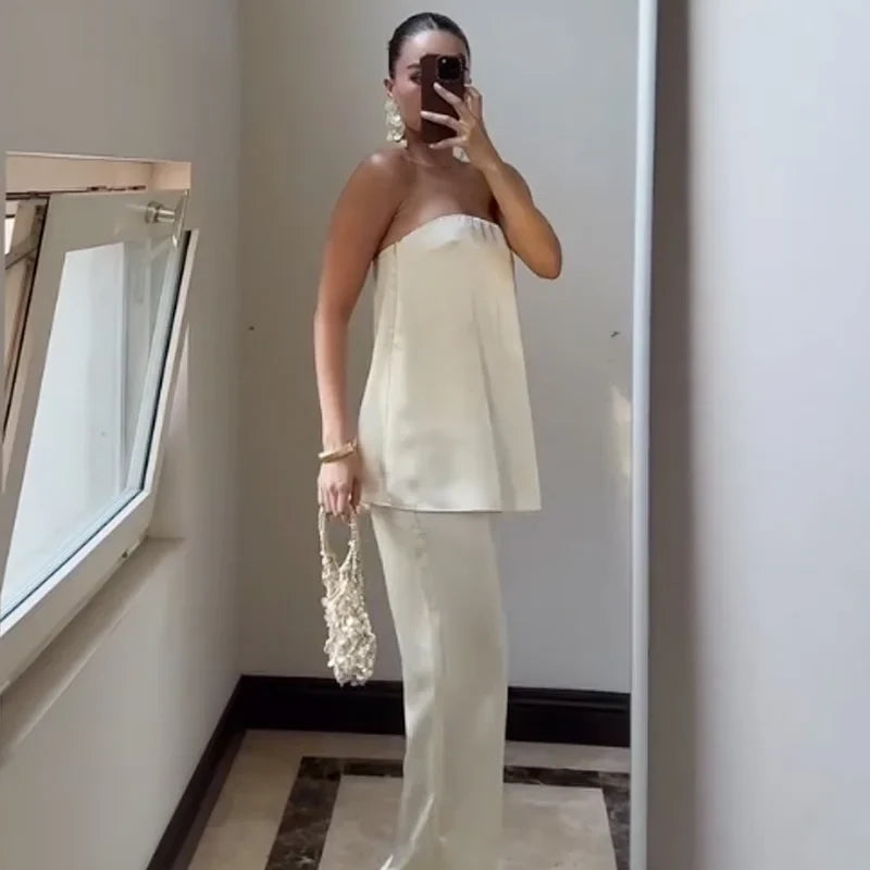 Conjunto Top Strapless Satinado y Pantalón