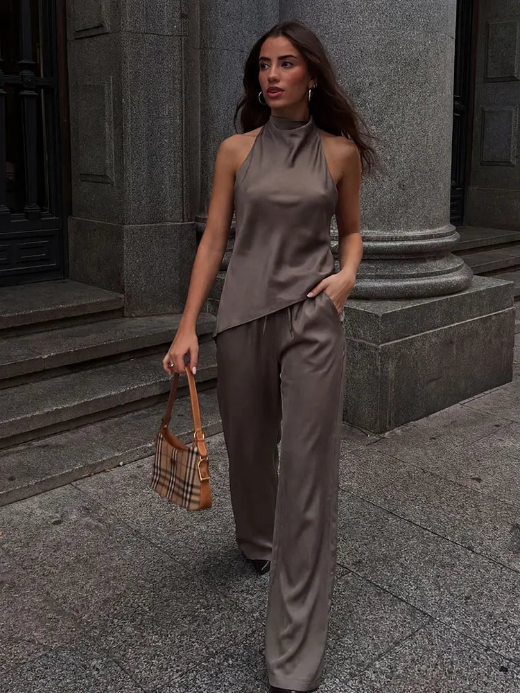 Conjunto Satinado Top Halter Asimétrico y Pantalón Wide Leg