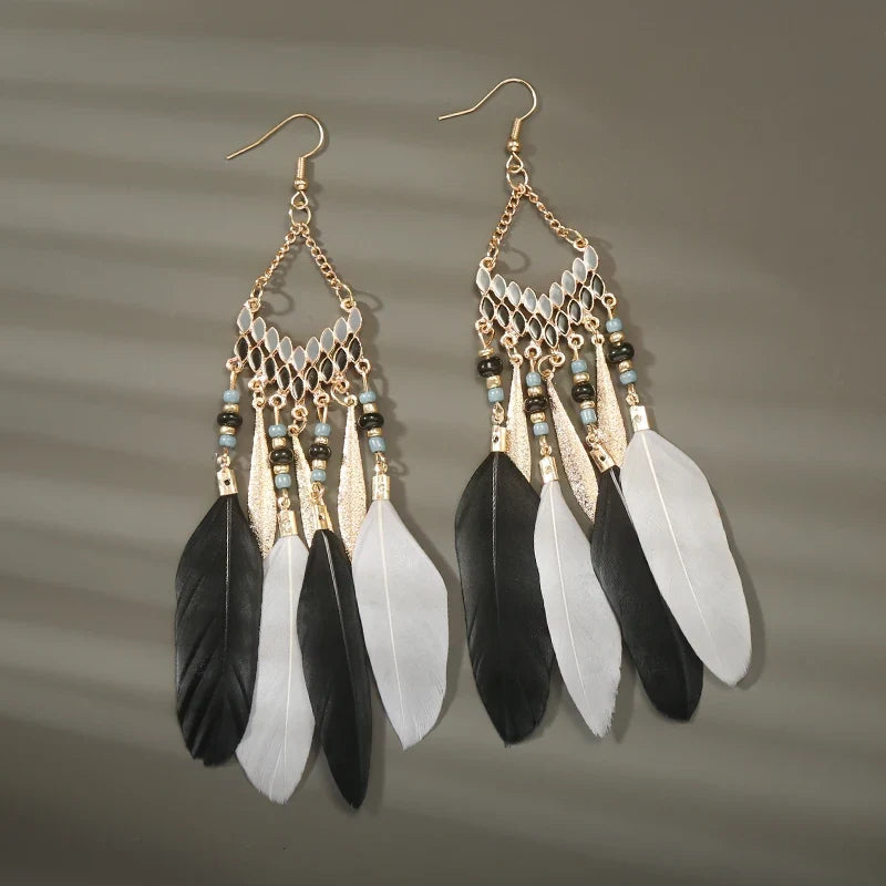 Aros Largos Boho con Pluma y Borlas