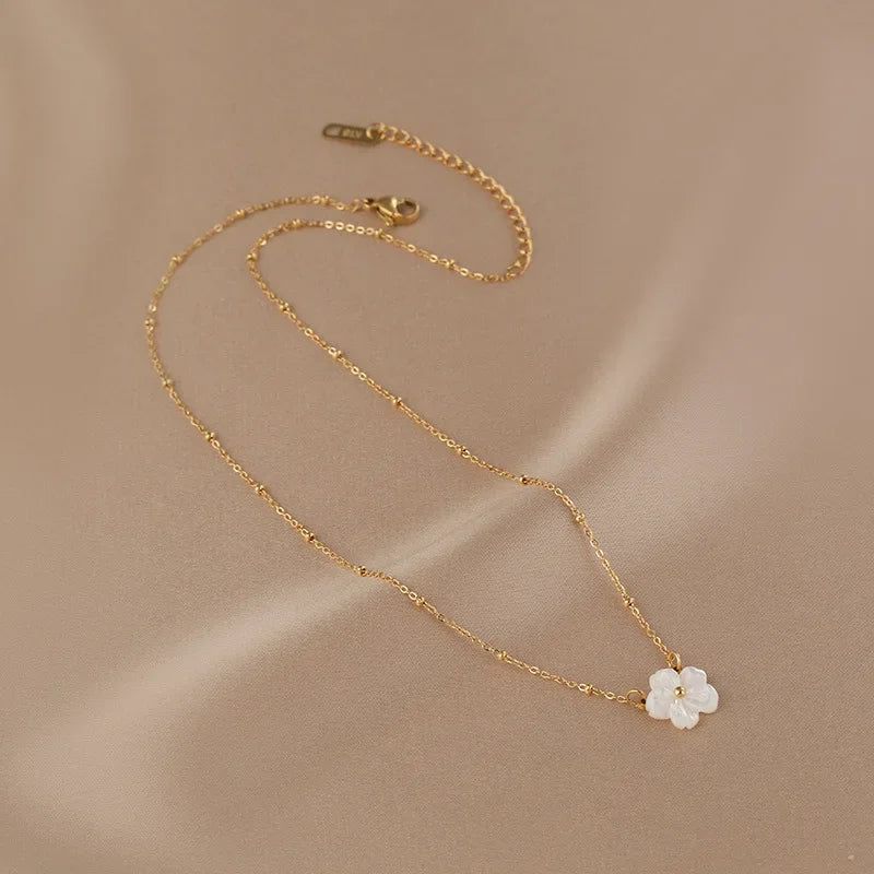Collar de Acero Inoxidable con Dije Flor de Concha