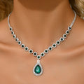 Collar con Dije de Flor y Gota de Cristal