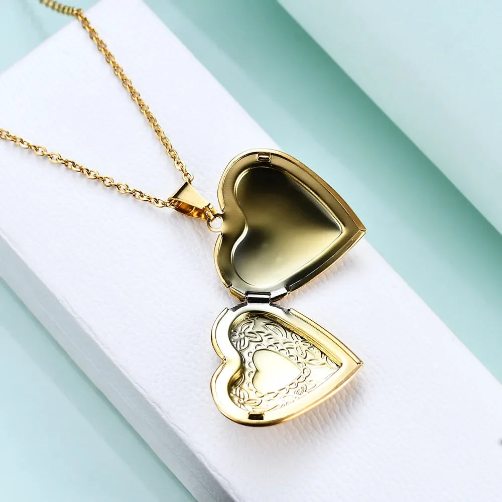 Collar de Acero Inoxidable con Dije Corazón Abierto