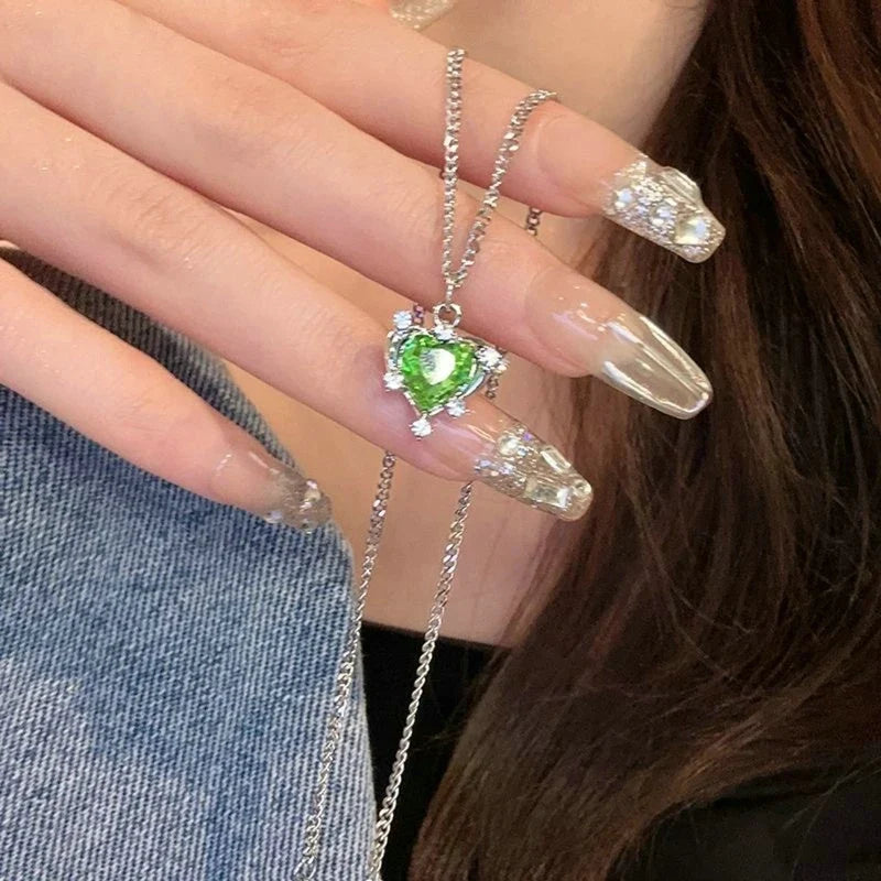 Collar con Dije Planeta y Corazón Rosa con Zirconia