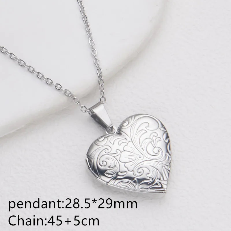 Collar de Acero Inoxidable con Dije Corazón Abierto