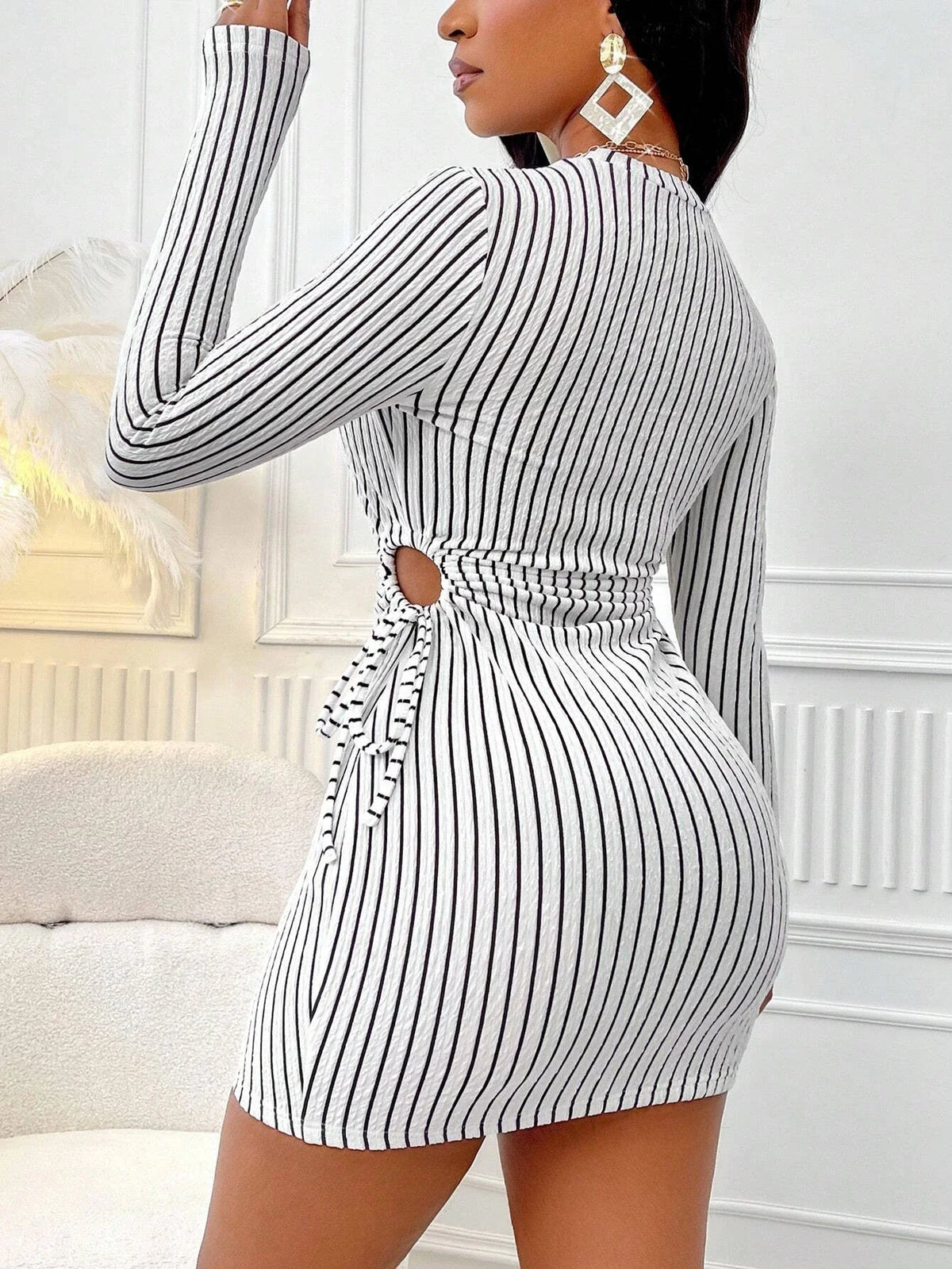 Mini Vestido Calado con Cordones y Rayas