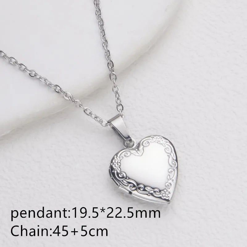 Collar de Acero Inoxidable con Dije Corazón Abierto
