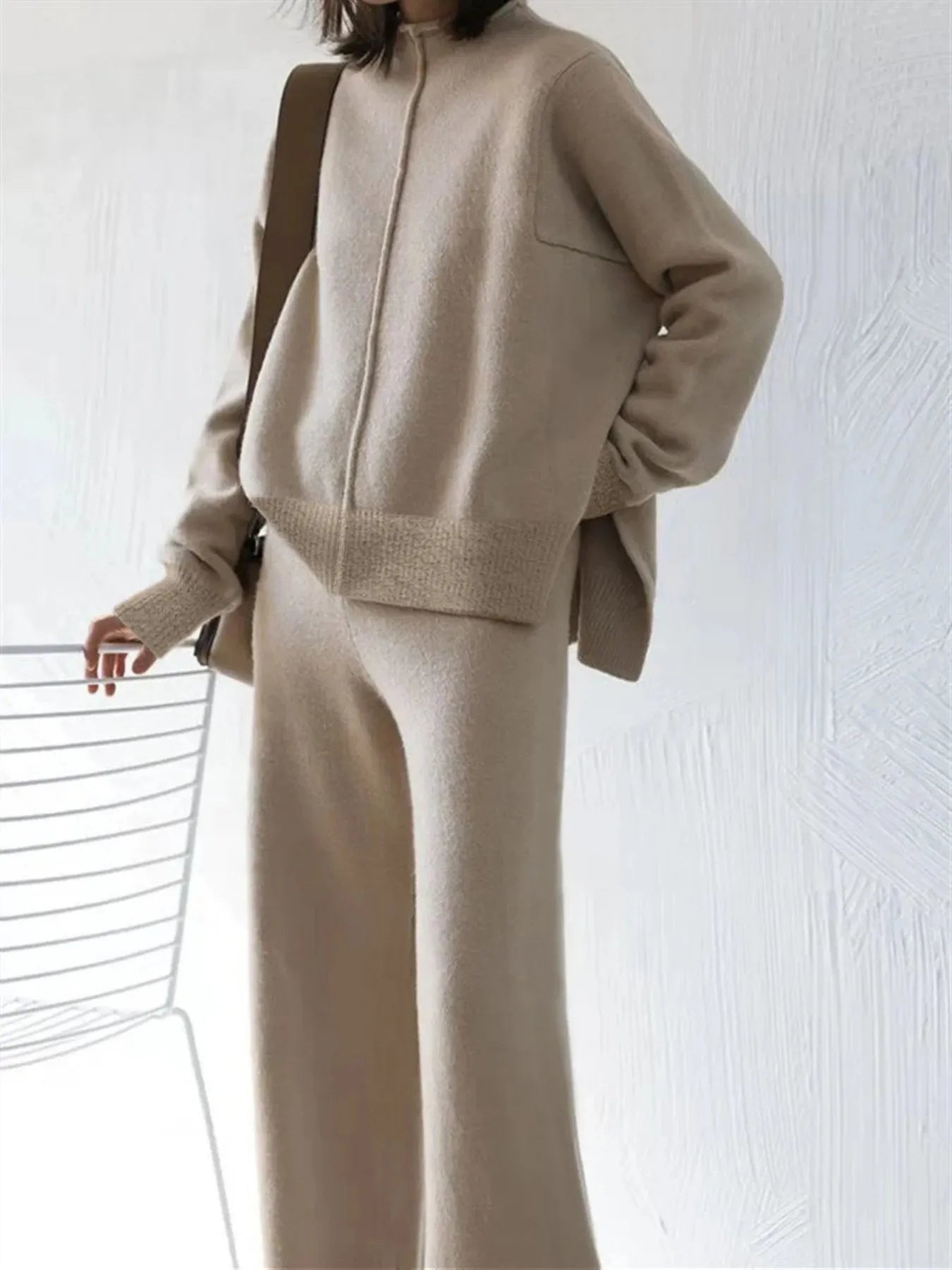 Conjunto Tejido Beige Oversized Medio Cierre y Wide Leg