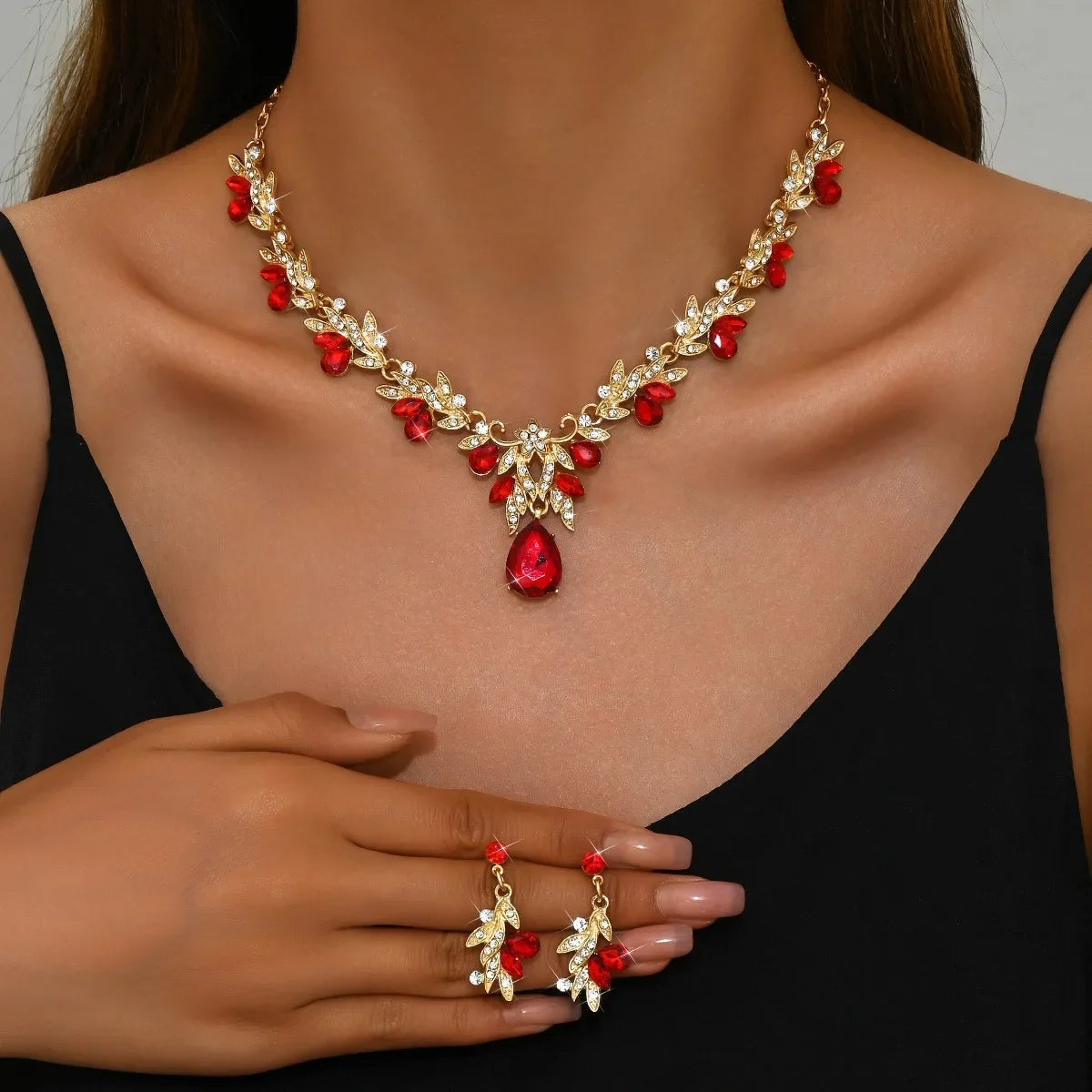 Set de Collar y Aros con Gota de Agua (3 Piezas)